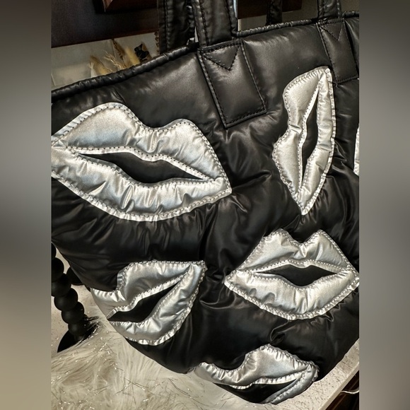 Wildfox Women's Embroidered Lips Icon Tote Bag (NWT) - Picture 6 of 12